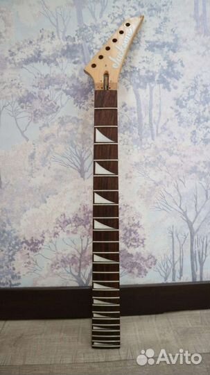 Гриф и дека от электрогитары