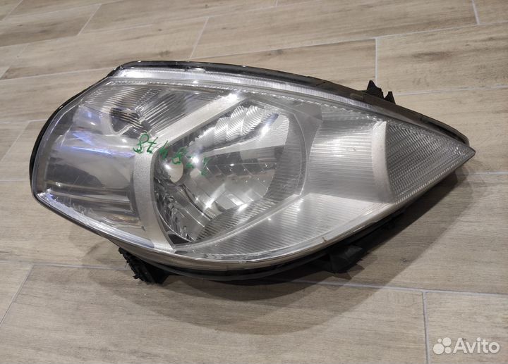 Фара правая Nissan Tiida 2011