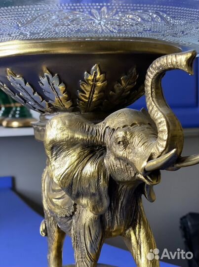 Тортница на ножке со слоном