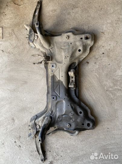 Передний подрамник Пежо Партнёр 2014 г