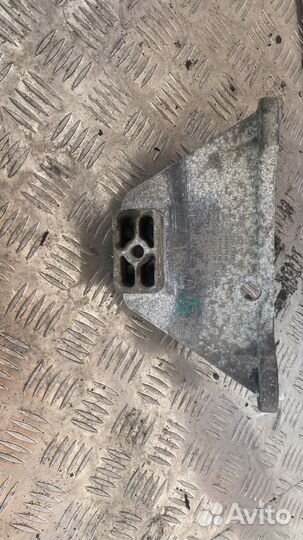 Кронштейн автоматической коробки передач бмв