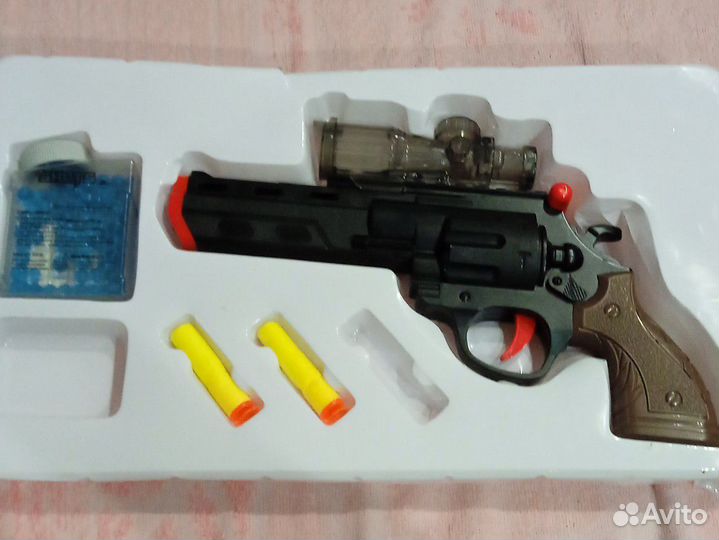 Игрушечный пистолет