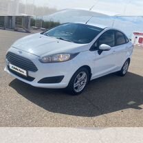 Ford Fiesta 1.6 AMT, 2016, битый, 171 000 км, с пробегом, цена 695 000 руб.