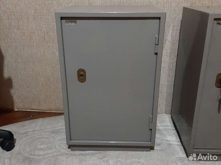 Сейф металлический