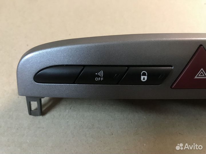 Блок кнопок/ Аварийная сигнализация Peugeot 308