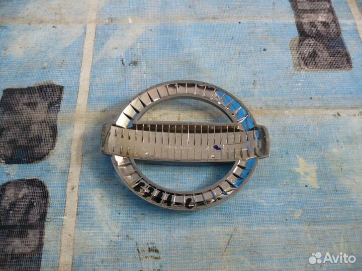 Nissan X-Trail T32 Эмблема задняя б/у.оригинал