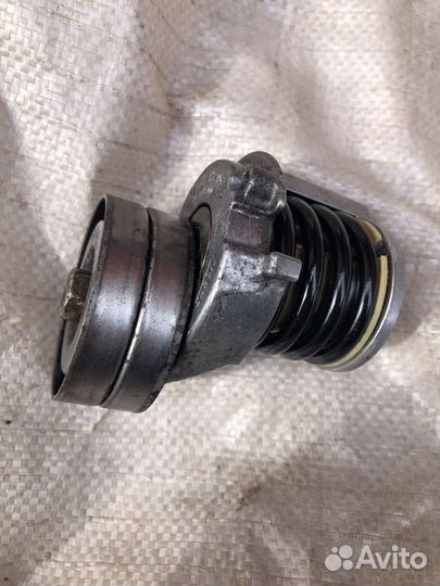 Натяжители ремней Джетта 6