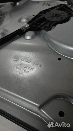 Стеклоподъемник без мотора, спереди слева