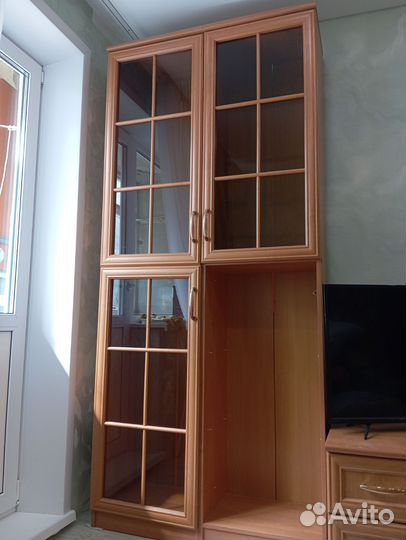 Книжный шкаф