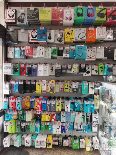 Беспроводные/проводные наушники в ассортименте