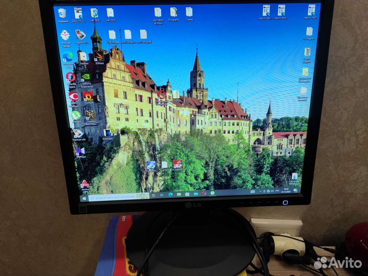 Монитор LG 19