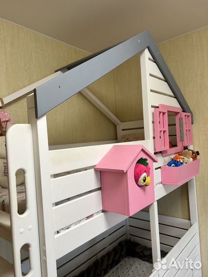 Кровать детская двухъярусная домик