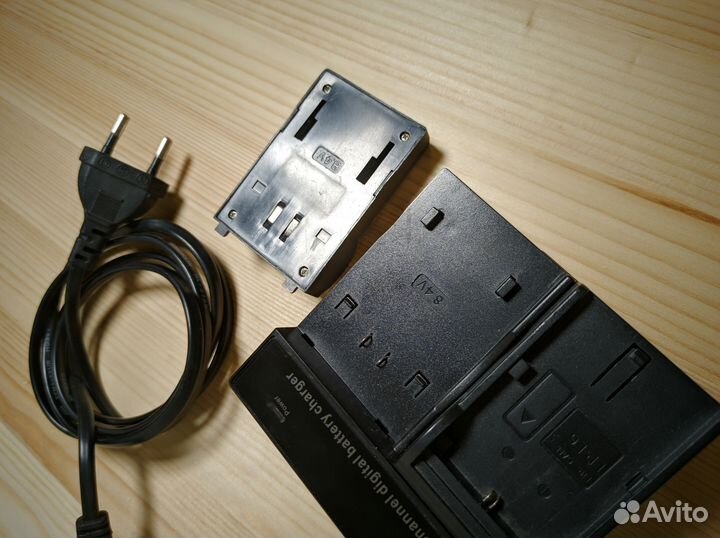 Зарядное устройство на 2 Акб Canon LP-E6