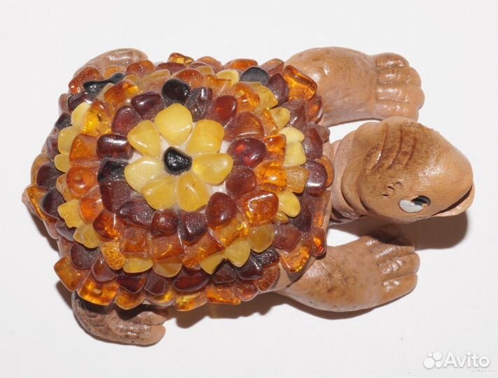 Статуэтка фигурка Черепашка с рисунком из янтаря