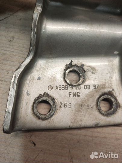 Петли задних дверей Mercedes Vito W639 ом646 2005