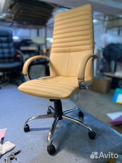 Офисное компьютерное кресло