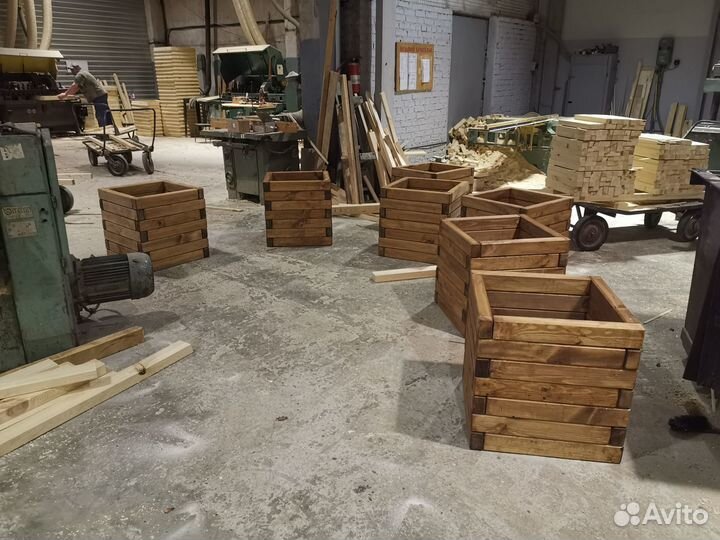 Деревянное кашпо