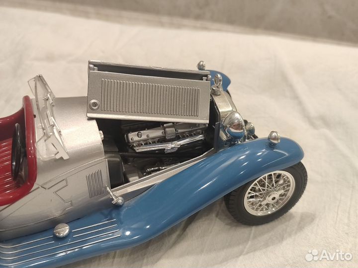 Модель Alfa Romeo 8c 2300 1:18 bburago