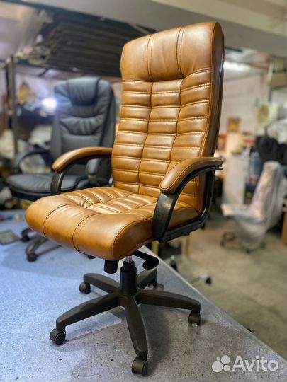 Офисное компьютерное кресло