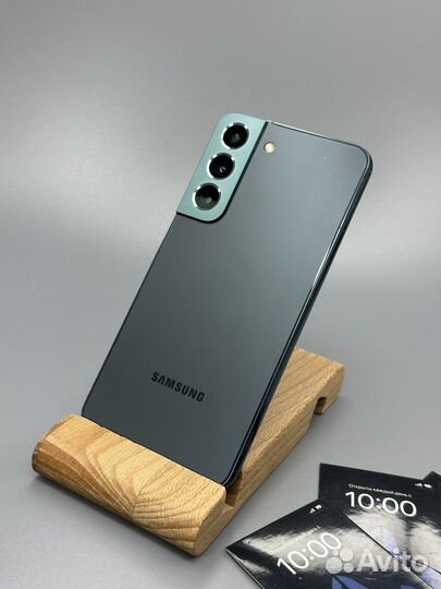 Samsung Galaxy S22, 8/256 ГБ