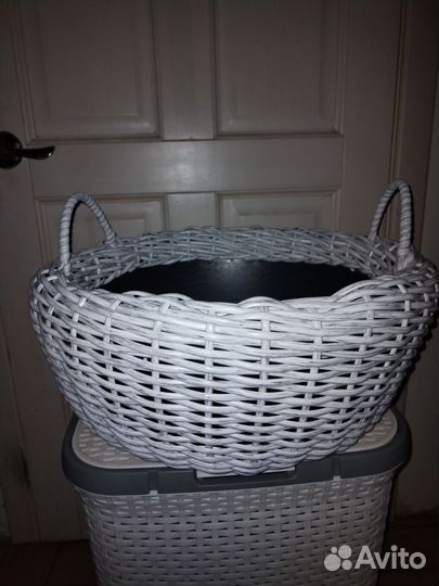 Кашпо уличное из ротанга