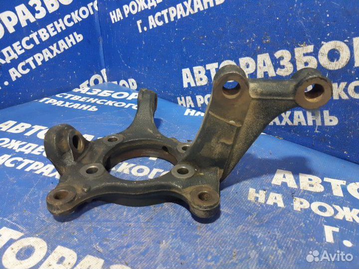 Передний левый поворотный кулак Toyota Blade