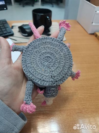 Вязанный опоссум под кружку