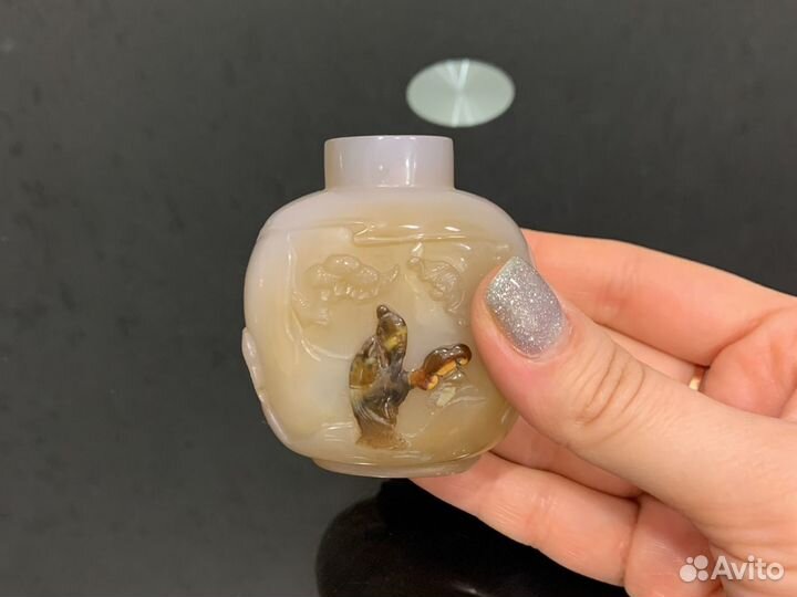 Флакон из агата