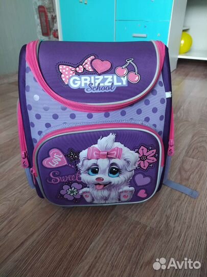 Школьный ранец и пенал для девочки