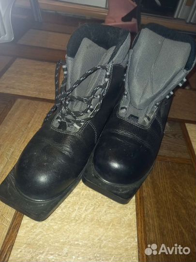 Лыжные ботинки