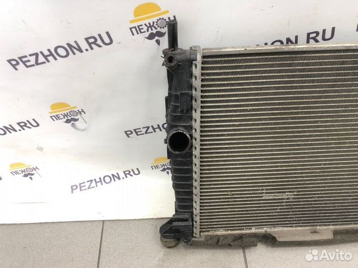 Радиатор охлаждения Ford Focus хэтчбек 5 дв. 1.6