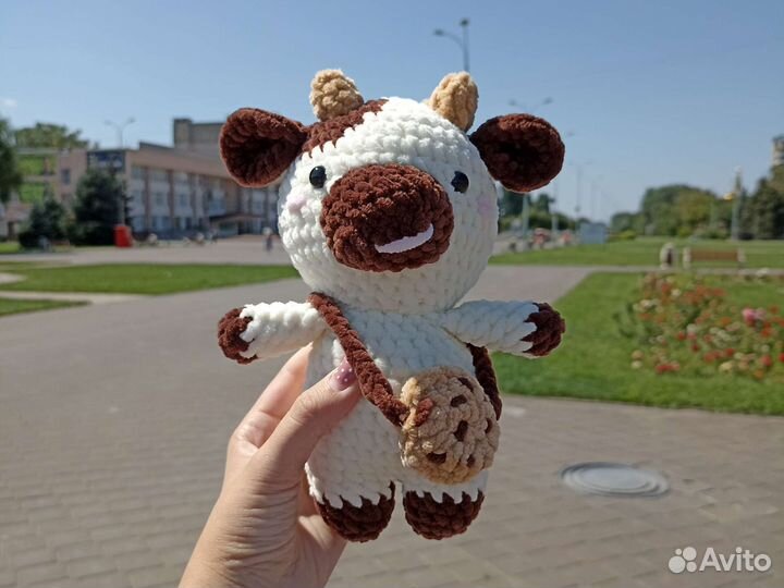 Вязаная мягкая игрушка Корова