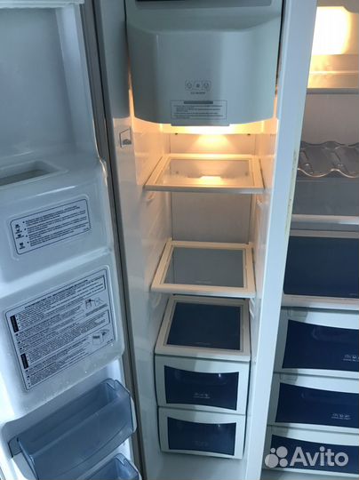 Холодилтник Daewoo side by side с генератором льда