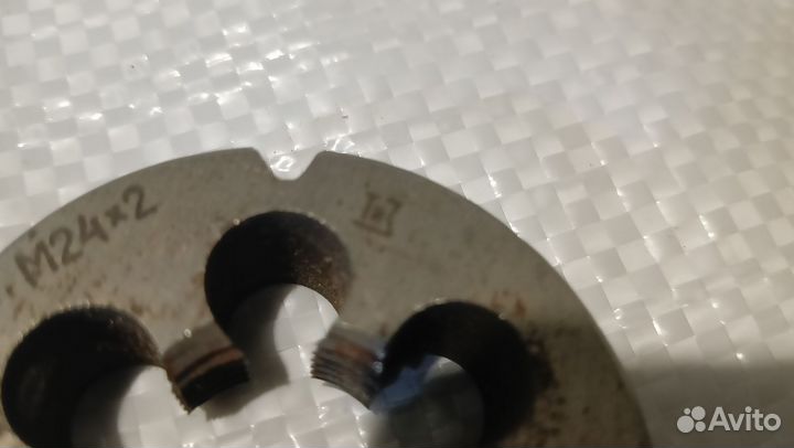 Лерка (плашка) М 24х2