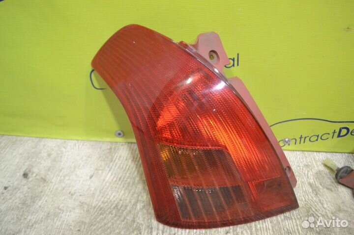 Фонарь левый правый Сузуки Свифт 2004-2008