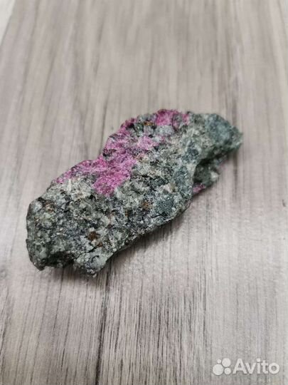 Эвдиалит в пегматите (Лопарская кровь)