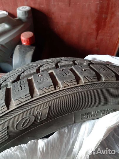 Dunlop SP Winter Ice 01 235/45 R17