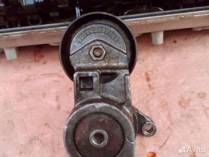 Натяжитель ремня 4g69