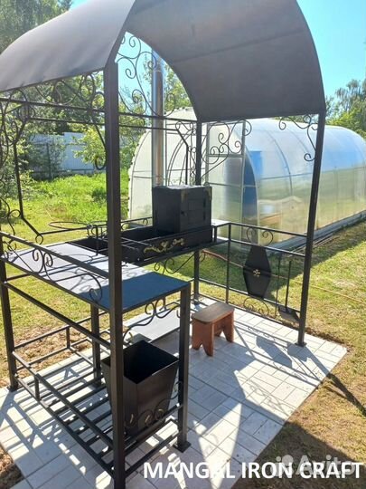 Мангал с крышей