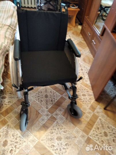 Коляска инвалидная прогулочная,можно и дома