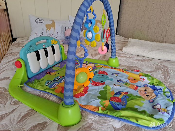 Развивающий коврик fisher price с пианино