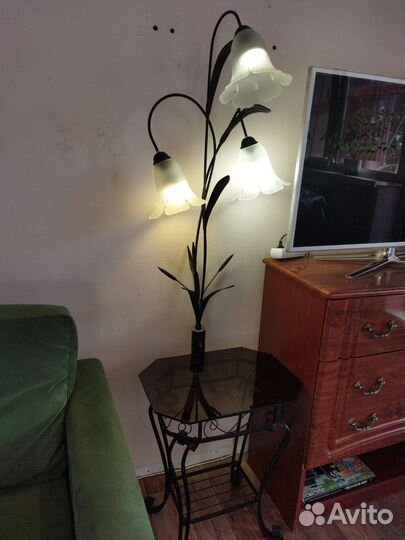 Светильник со столиком