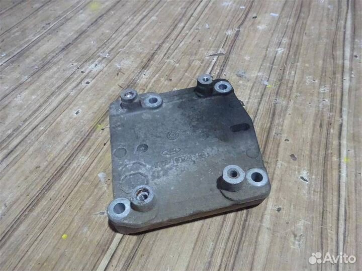 Кронштейн компрессора кондиционера Ford Focus I 1