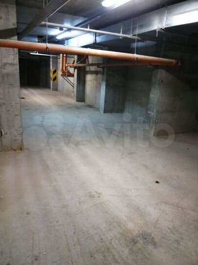 Машиноместо, > 30 м²