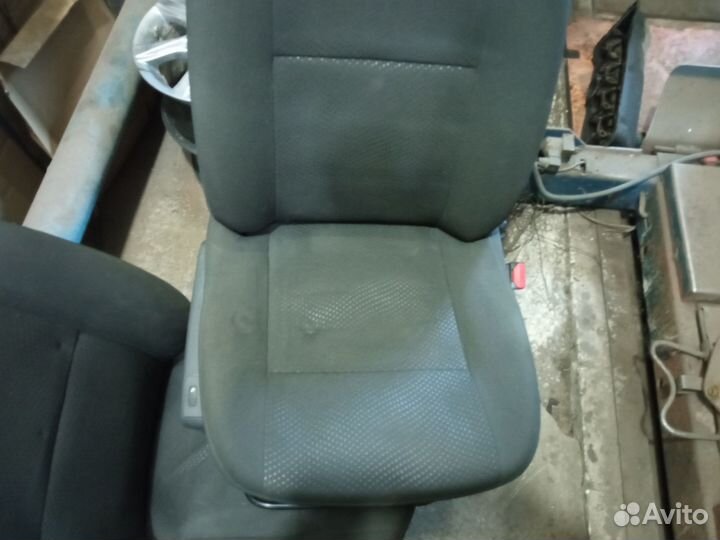 Седло пассажирское от nissan almera g15 с подогрев