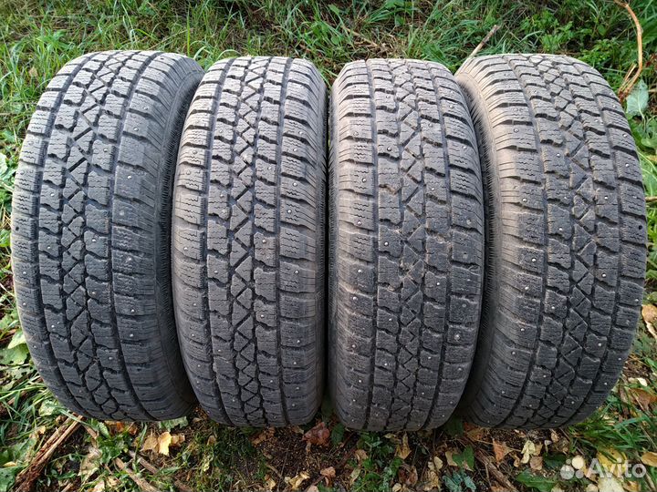 Arctic Claw Winter TXI 215/70 R15