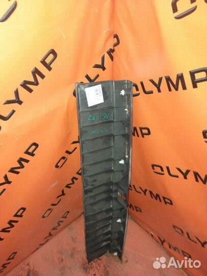 Накладка замка багажника Toyota Wish ZNE10 1ZZ-FE