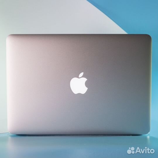 Macbook pro 13 2015 i5, 8 gb, 128 gb