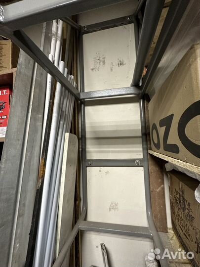 Полка-кронштейн для хранения колес автомобиля