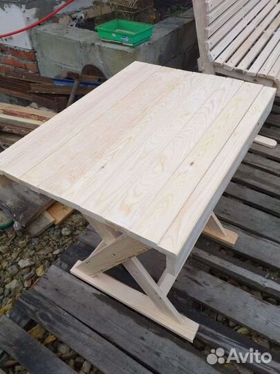 Стол деревянный